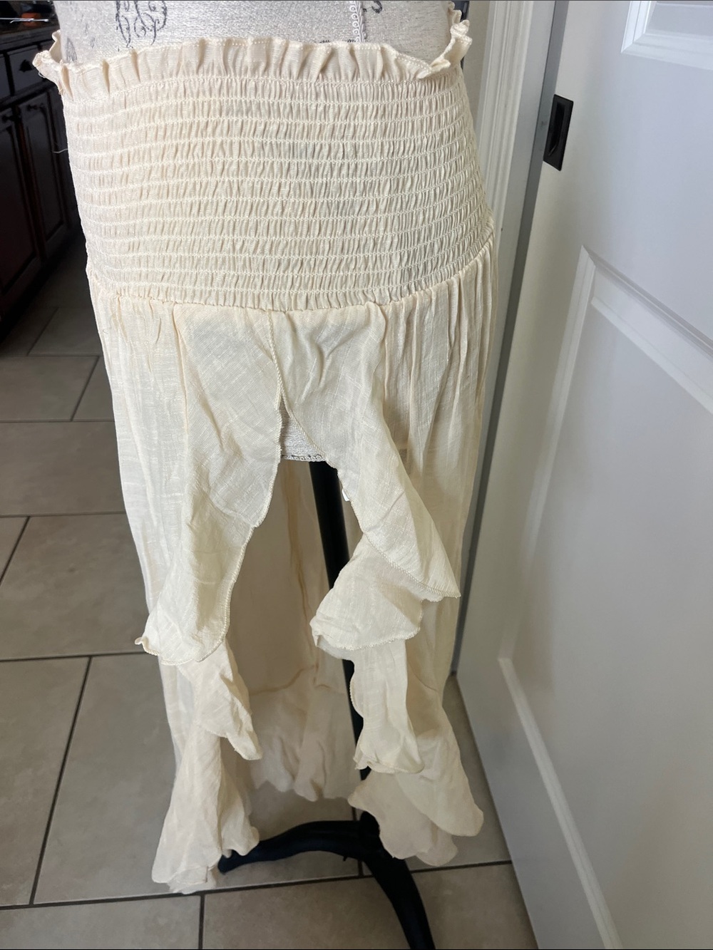 NWOT Swim Vacay cream, maxi skirt ruffled hem size medium - Picture 4 of 6